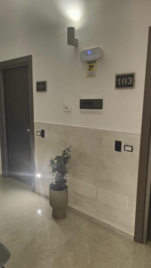 Novara Buitenkant foto
